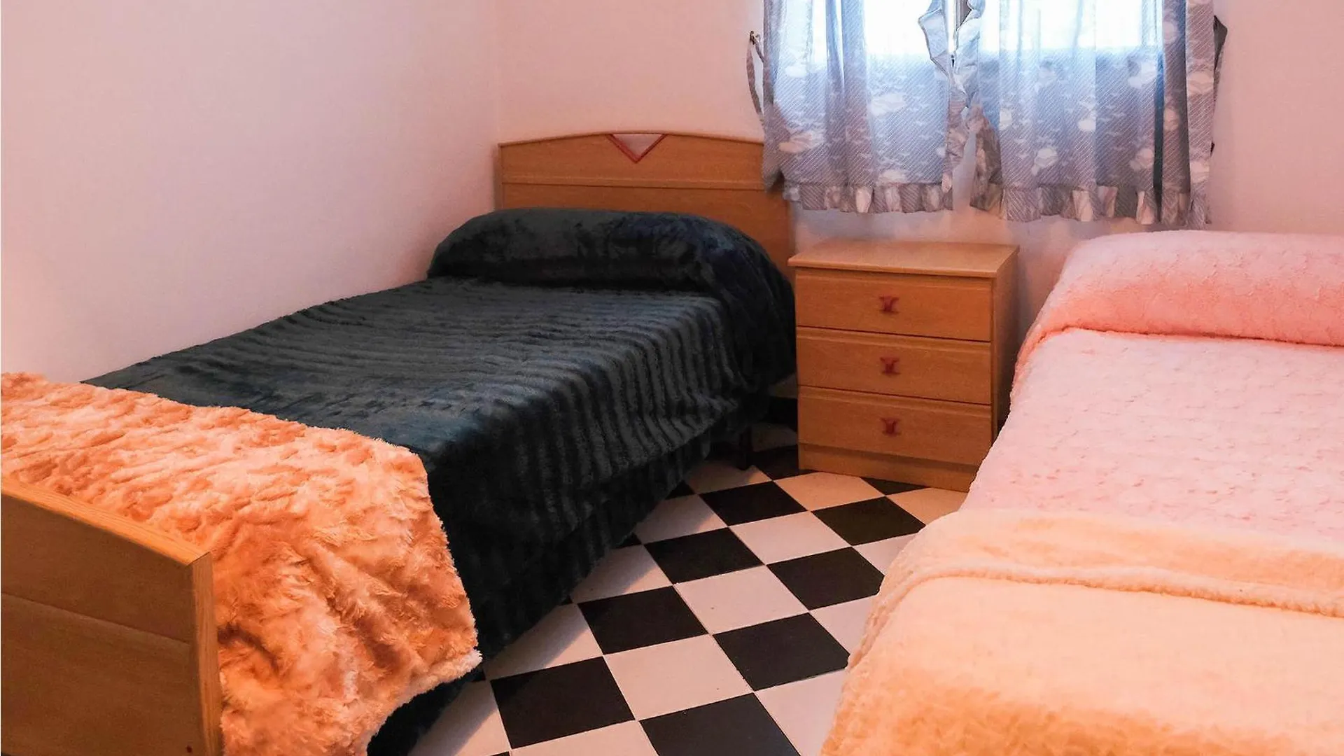 Cozy Home In Puente Genil Holiday home